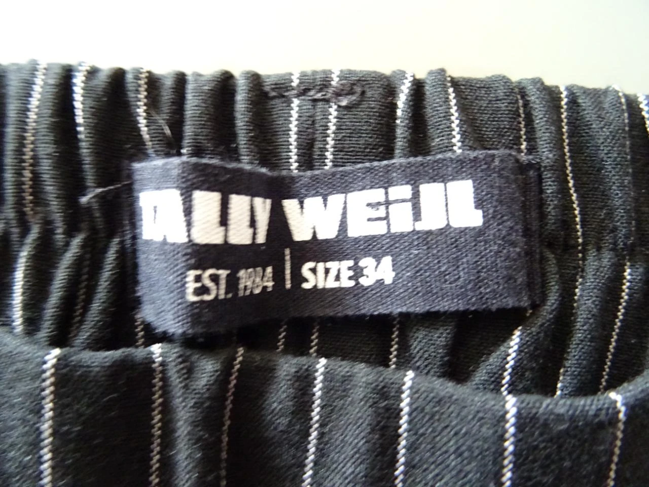 Calça preta com pregas e listras brancas TALLY WEIJL tamanho 34 – photo 3